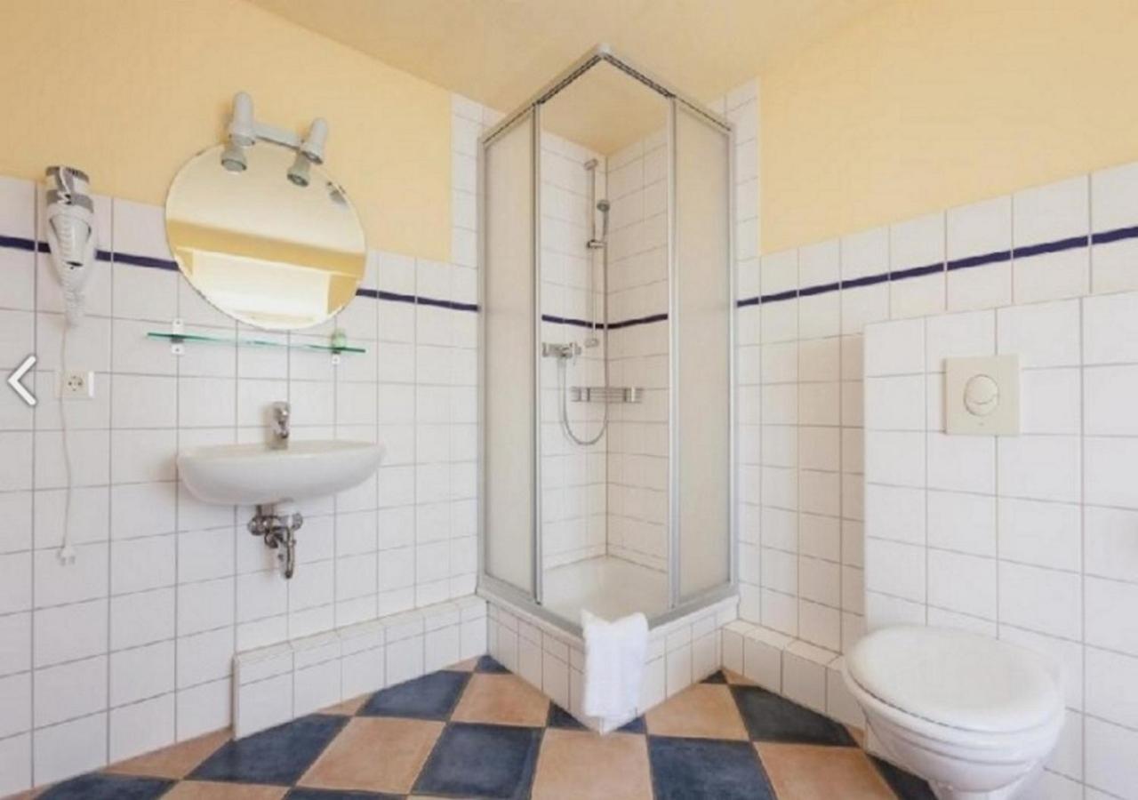 Familien- und Freizeithotel Gutshaus Petkus Exterior foto
