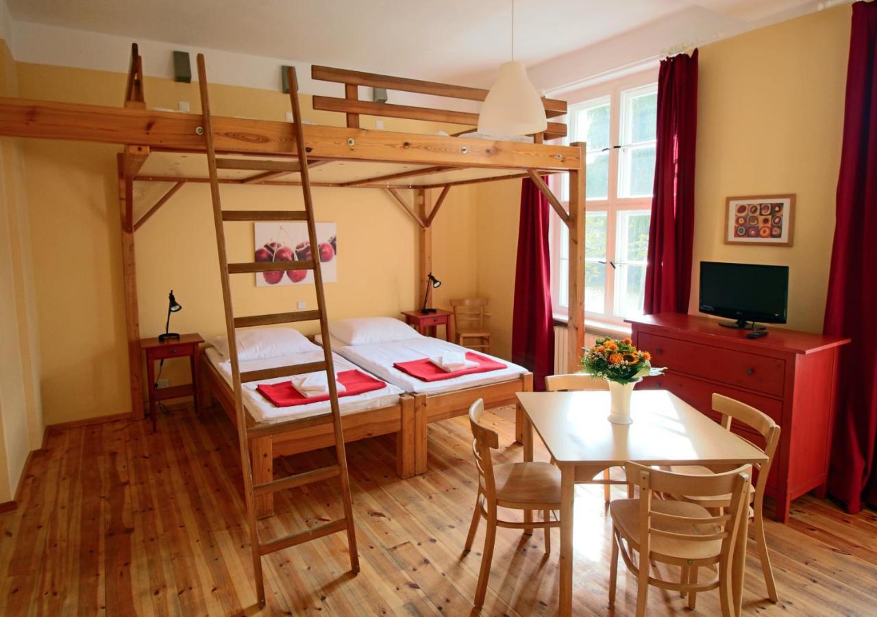 Familien- und Freizeithotel Gutshaus Petkus Exterior foto
