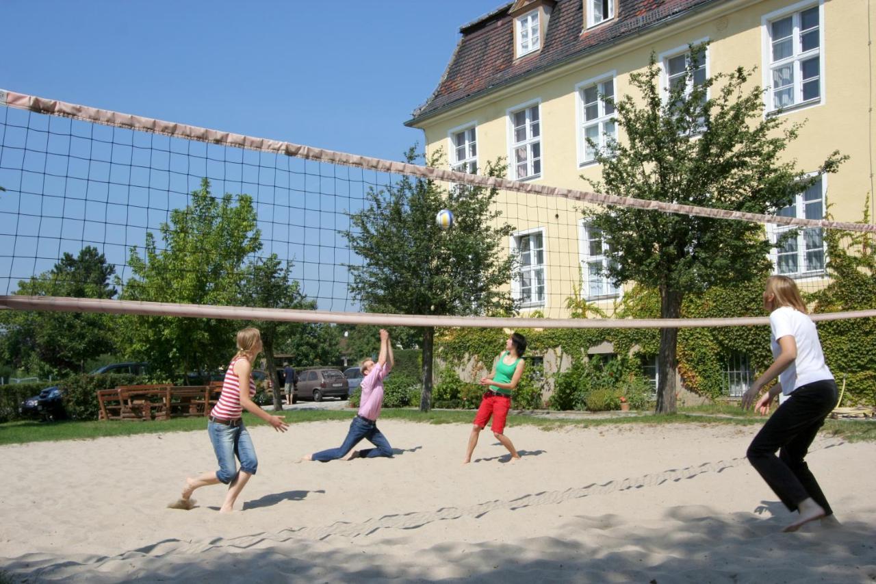Familien- und Freizeithotel Gutshaus Petkus Exterior foto
