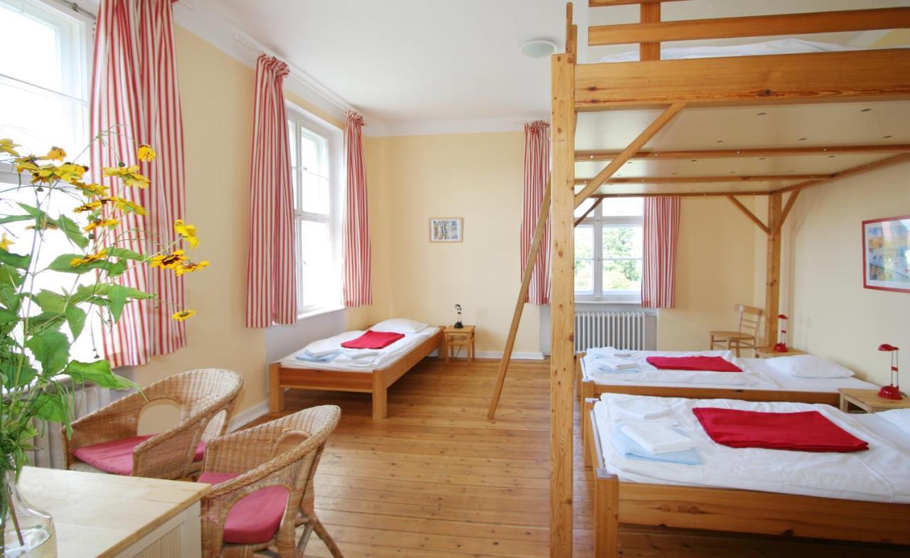 Familien- und Freizeithotel Gutshaus Petkus Exterior foto