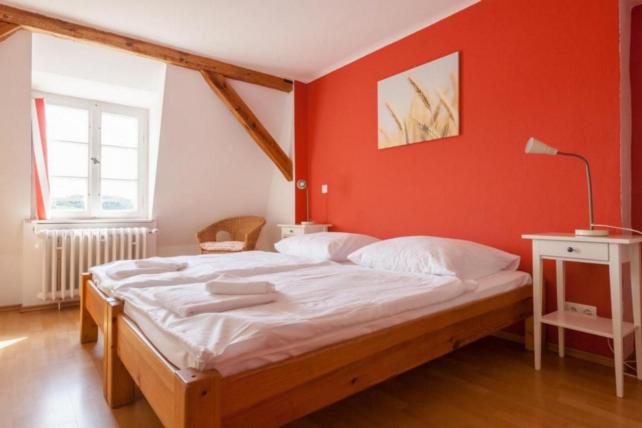 Familien- und Freizeithotel Gutshaus Petkus Exterior foto